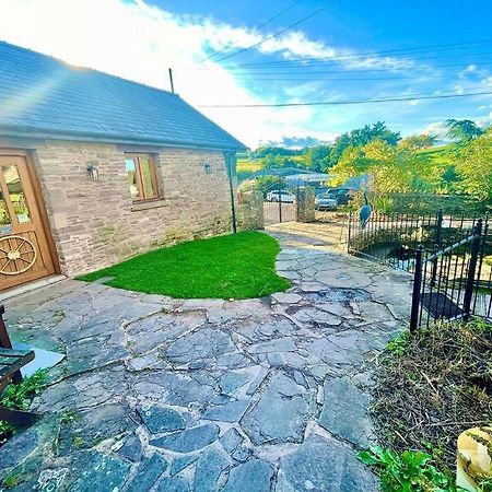 Llangwm-IsafStone Built Barn In A Beautiful Rural Setting别墅 外观 照片