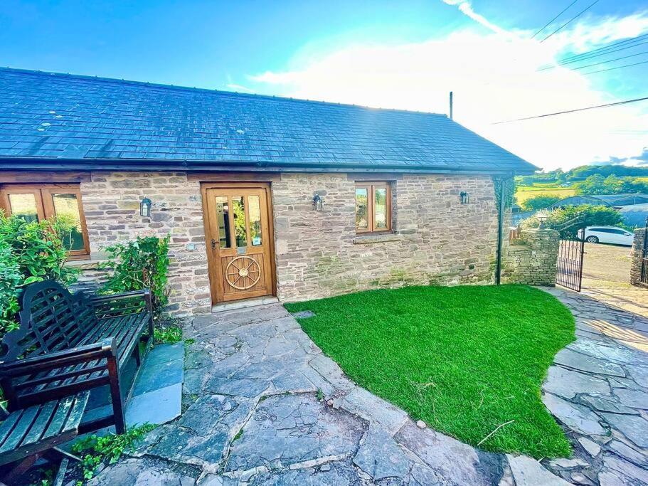 Llangwm-IsafStone Built Barn In A Beautiful Rural Setting别墅 外观 照片